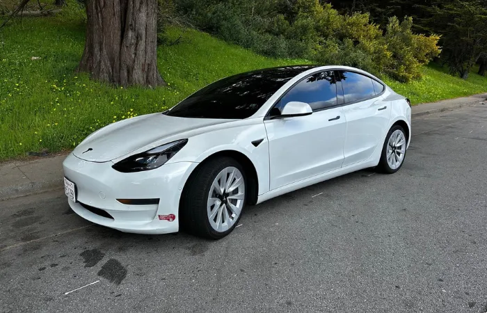 Car with Full Carbon Tint